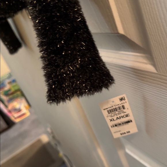 On 34th Sweater - Picture 11 of 13